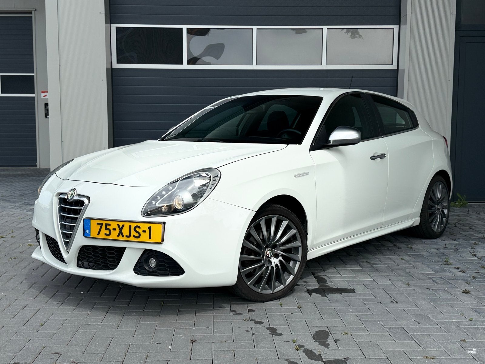Alfa Romeo Giulietta 170PK Turbo Multi AIR TCT 2013, Auto's, Alfa Romeo, Euro 5, 1380 kg, Zwart, 4 cilinders