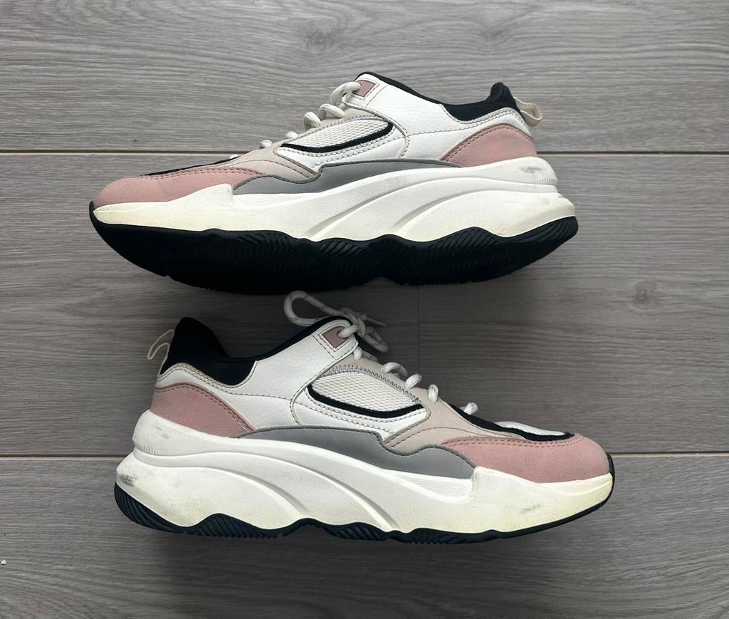 Bershka sneakers, Kleding | Dames, Schoenen, Overige kleuren, Ophalen of Verzenden, Sneakers of Gympen, Zo goed als nieuw