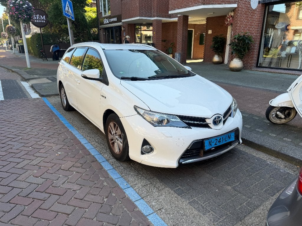 Toyota Auris 1.8 Hybrid TAXI KLAAR MET BCT! AUT., Stof, Zwart, 345 kg, Wit