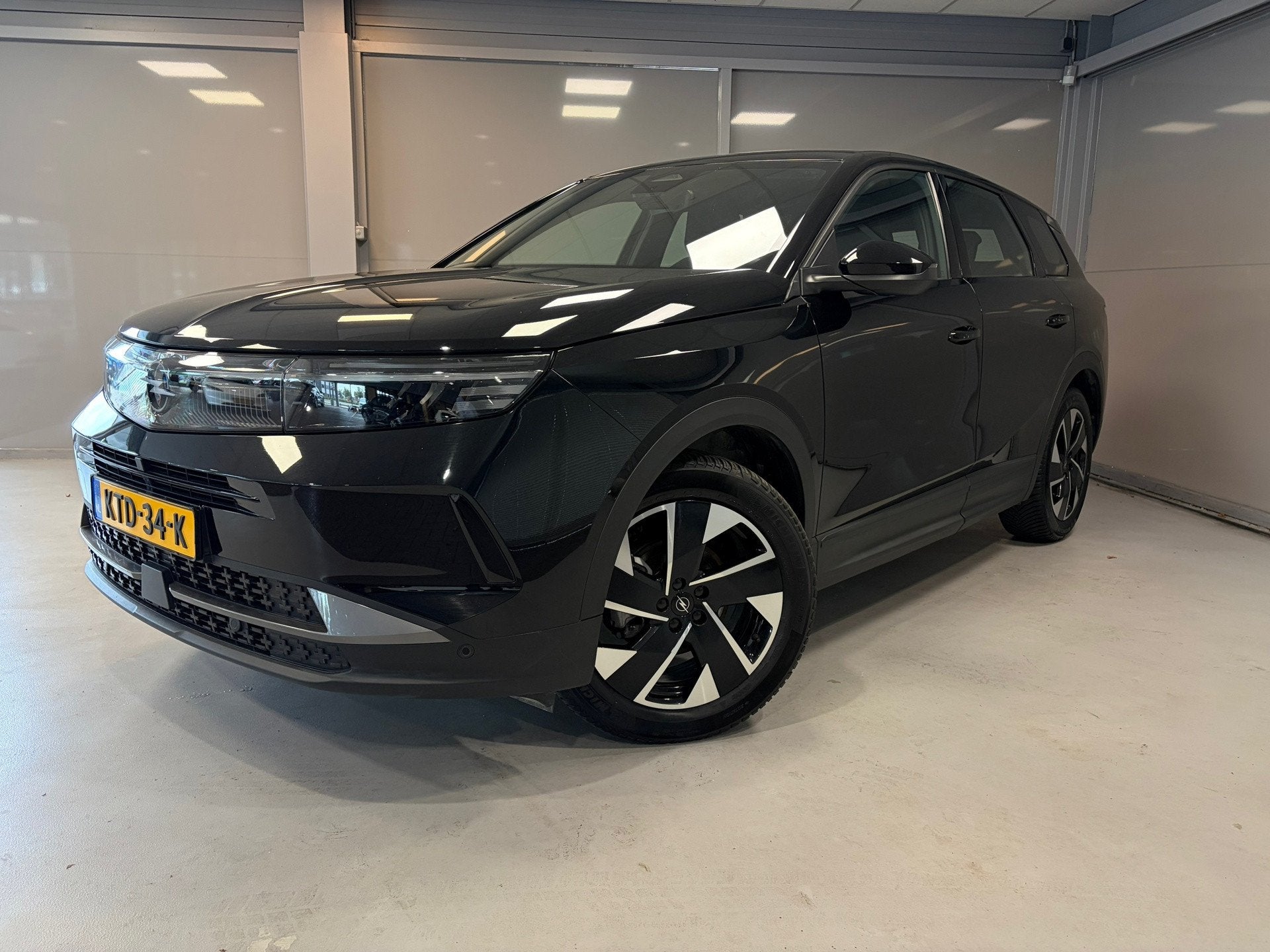 Opel GRANDLAND GS 1.2 Turbo Hybrid 145pk | Cruise control ad, Auto's, Stof, Gebruikt, 1199 cc, Zwart