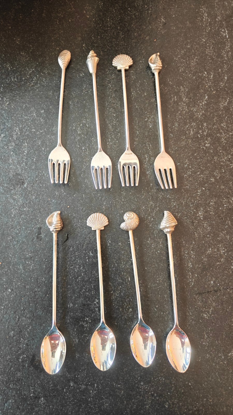 Verzilverde gebaksvorkjes en lepeltjes met schelpdecoratie, Antiek en Kunst, Ophalen of Verzenden