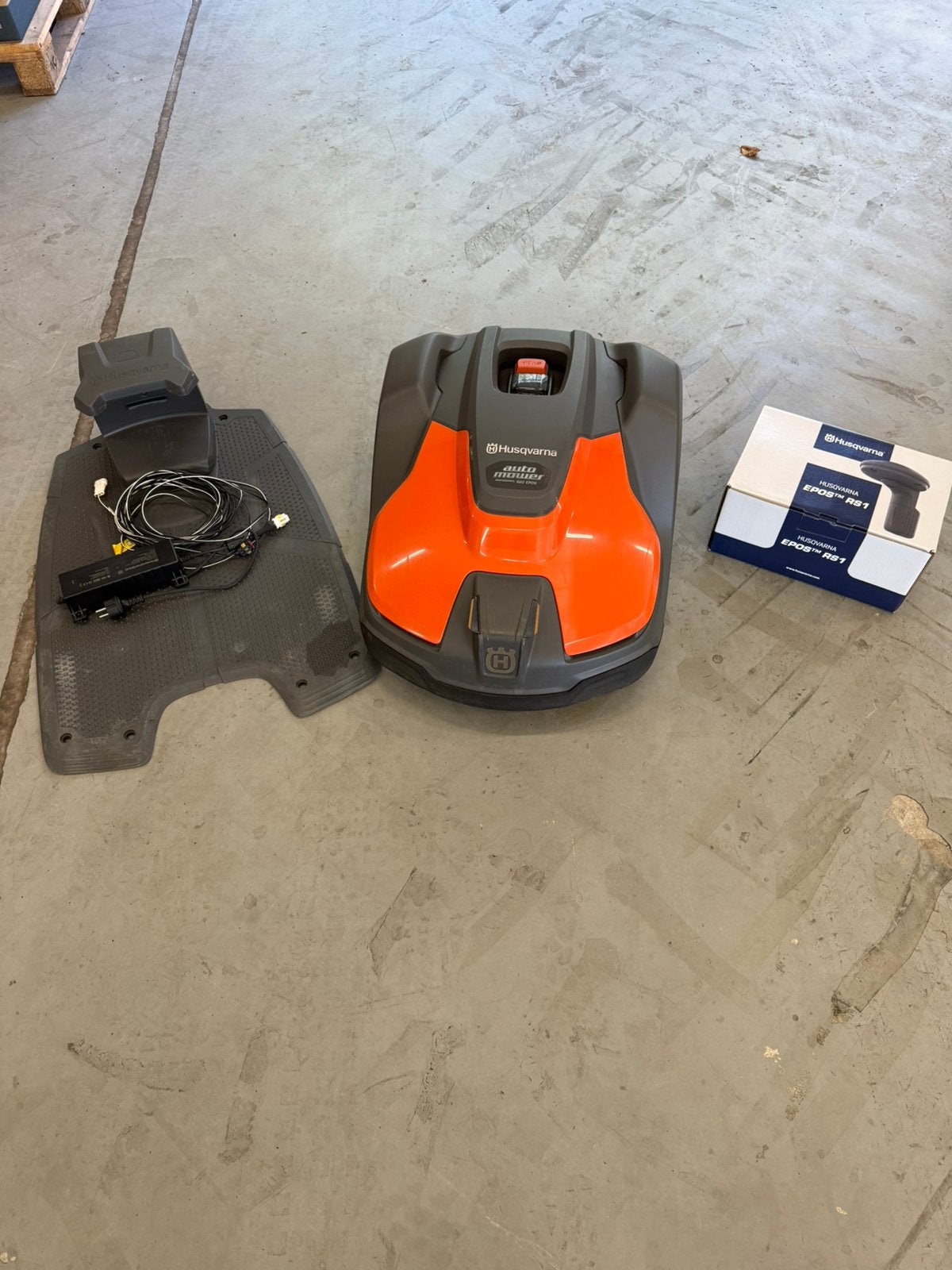 Husqvarna 520 EPOS robotmaaier 5000m2, Ophalen, Gebruikt, Elektrische grasmaaier, Minder dan 30 cm