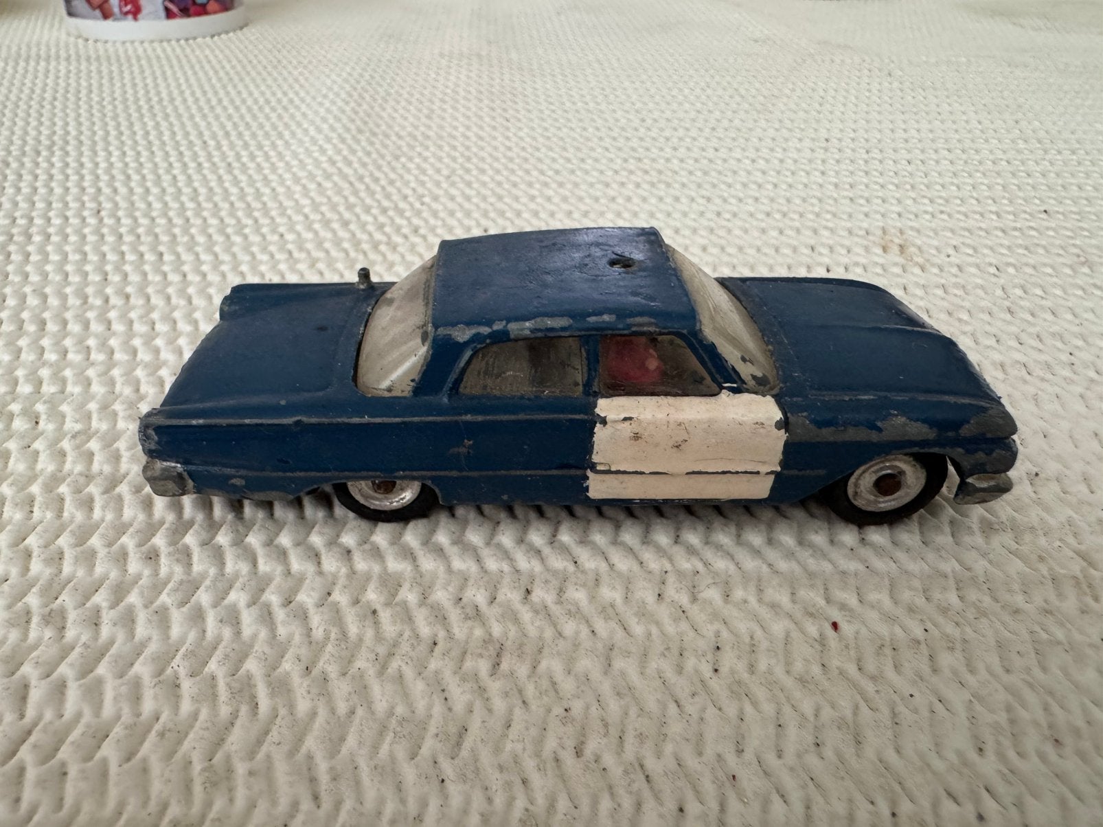 Dinkey Toys Ford Fairlane politieauto. Bespeeld., Ophalen of Verzenden, Zo goed als nieuw, Auto, Dinky Toys