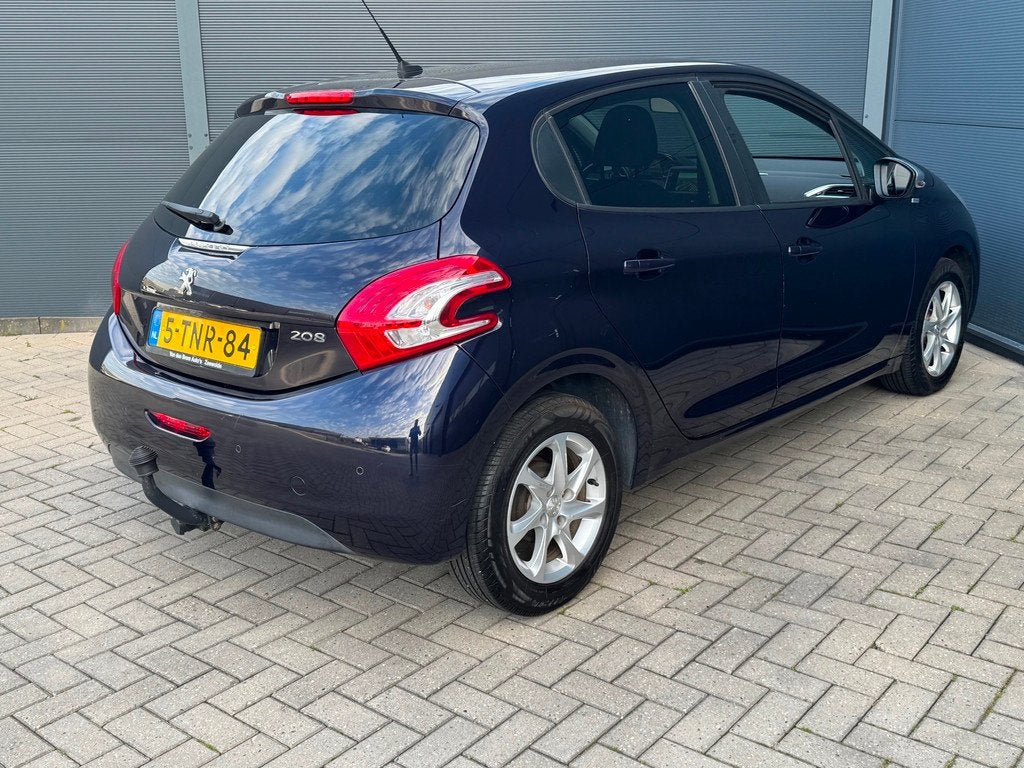 Peugeot 208 1.2 VTi Style / Airco / Navi / Nw Riem, Voorwielaandrijving, Euro 5, Gebruikt, 31 €/maand