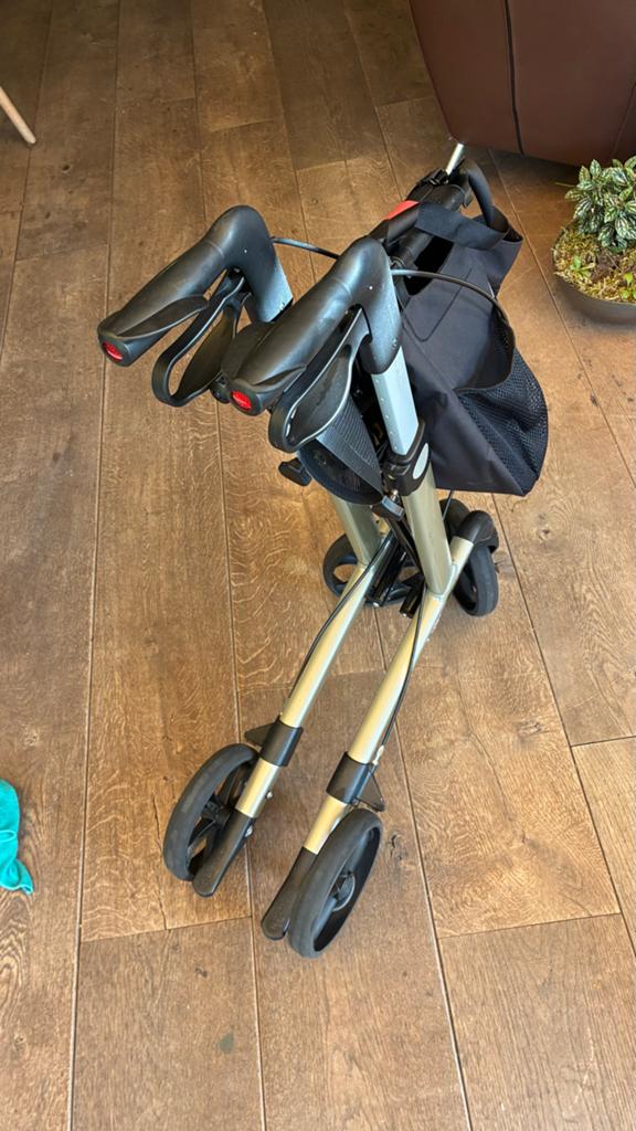 Rehasense Server lichtgewicht rollator, Ophalen, Lichtgewicht, Zo goed als nieuw
