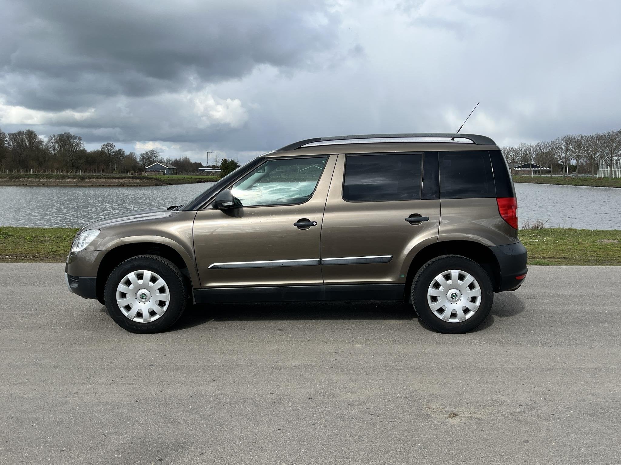 Skoda Yeti 1.2 TSI Active Plus Airco, cruise, Auto's, Voorwielaandrijving, Euro 5, Stof, Gebruikt