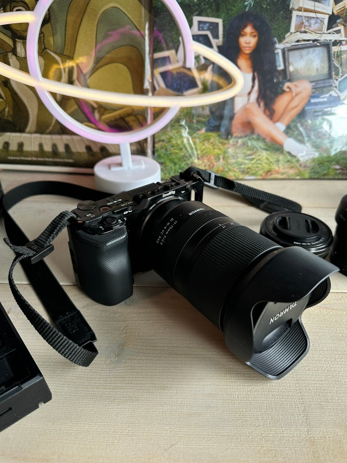 Sony ZV-E10 met verschillende lenzen en accesoires, Bluetooth, Gebruikt, Ophalen of Verzenden, 24 megapixels