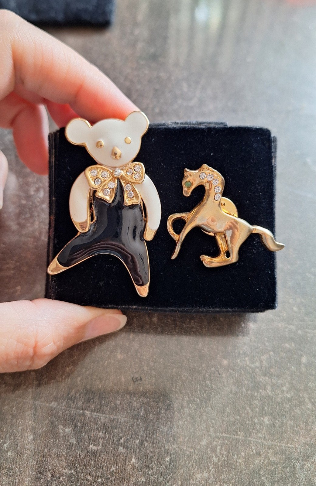 Vintage broches met steentjes, Ophalen of Verzenden, Goud, Met strass