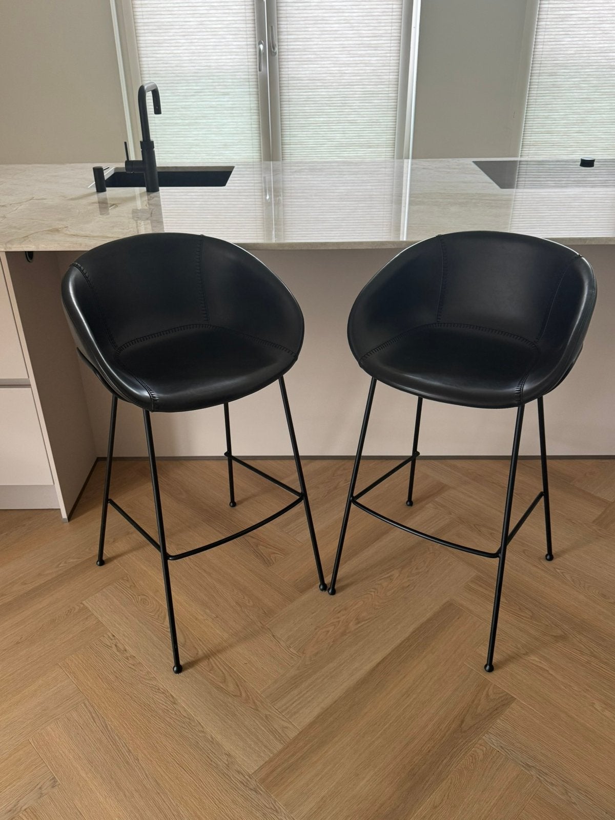 ZUIVER Feston stoelen set zwart (ZGAN), Met voetsteun, 60 tot 90 cm, Ophalen of Verzenden, Zo goed als nieuw