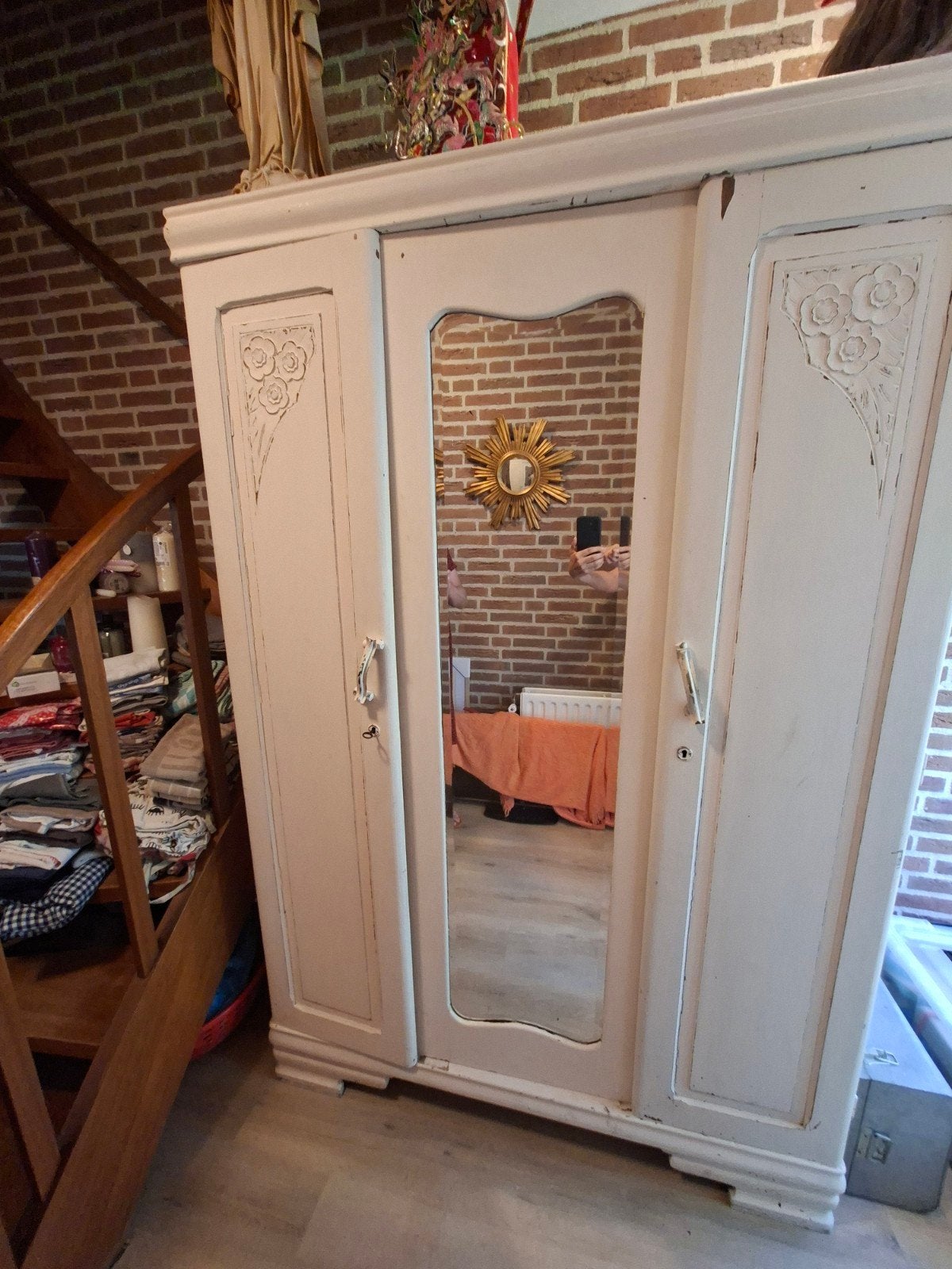 Vintage kledingkast met spiegel en houtsnijwerk, Antiek en Kunst, Antiek | Meubels | Kasten, Ophalen