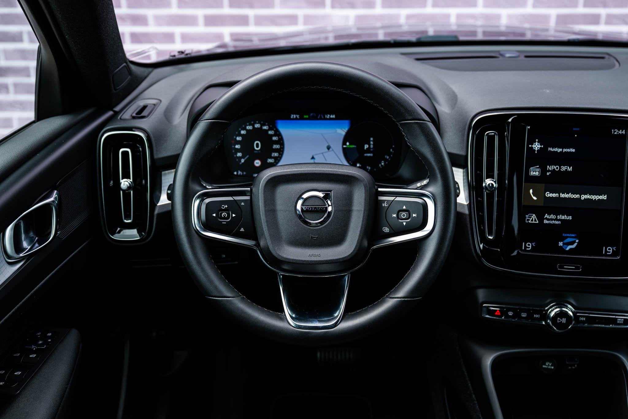 Volvo XC40 1.5 T5 Recharge Inscription Expression | Parkeerc, Auto's, 12 maanden, Euro 6, 1712 kg, Zwart
