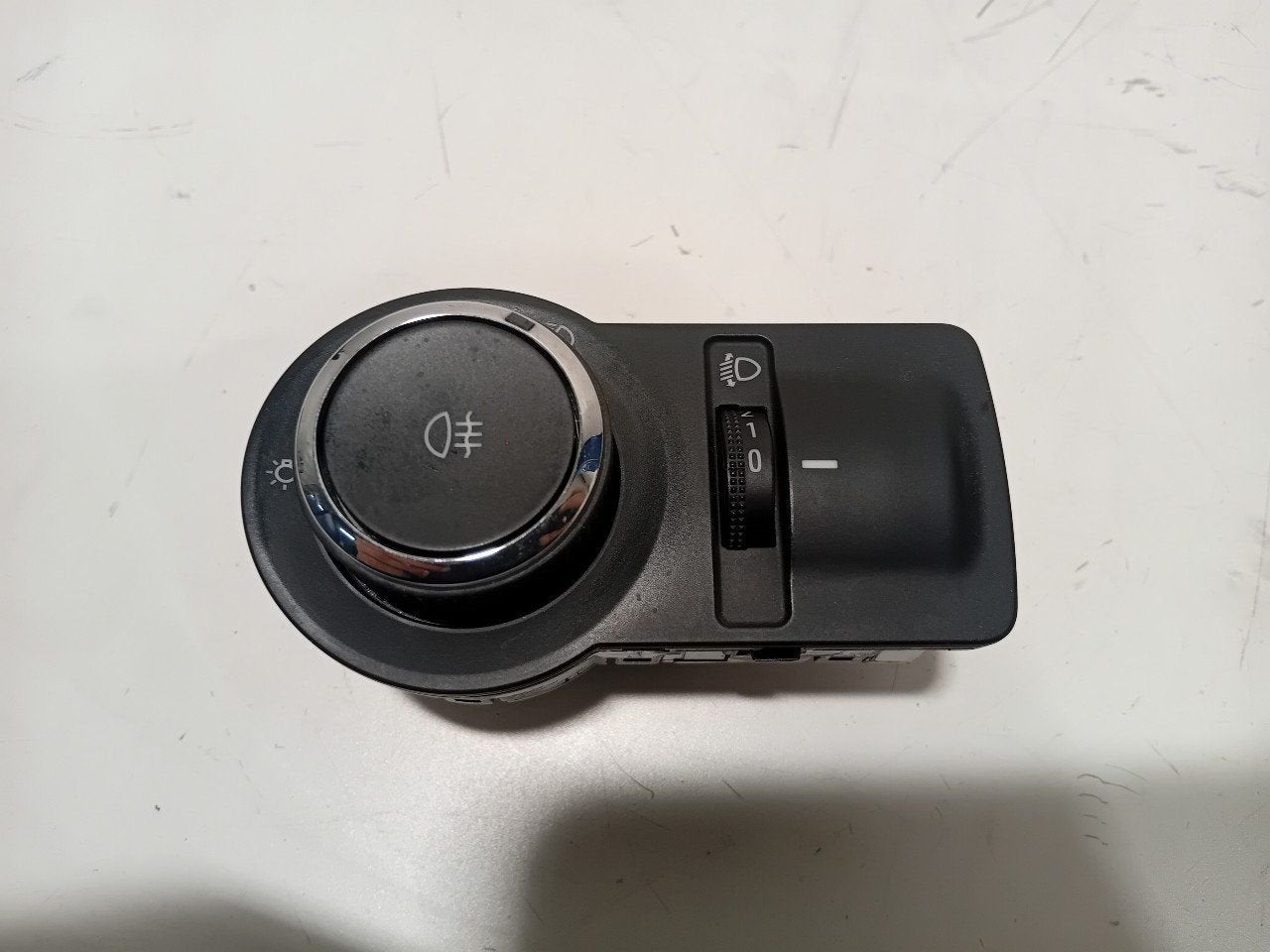 Lichtschakelaar Opel Karl, Auto-onderdelen, Onderdelen@venauto.nl, Van der Ven Autorecycling B.V., Gebruikt, Ettenseweg 76, 4706 PB Roosendaal, The Netherlands