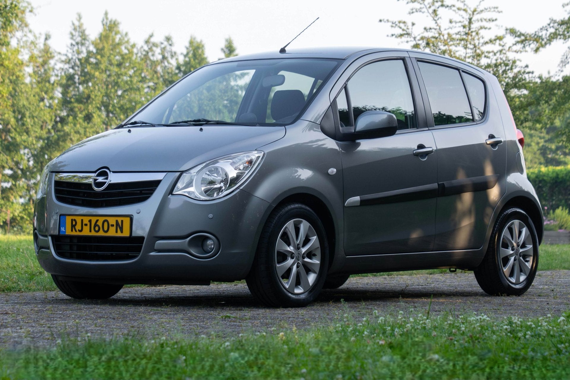 Opel Agila 1.2 Edition Automaat 1e Eigenaar 61.800 km +NAP, Auto's, Stof, 4 cilinders, Bedrijf, Grijs