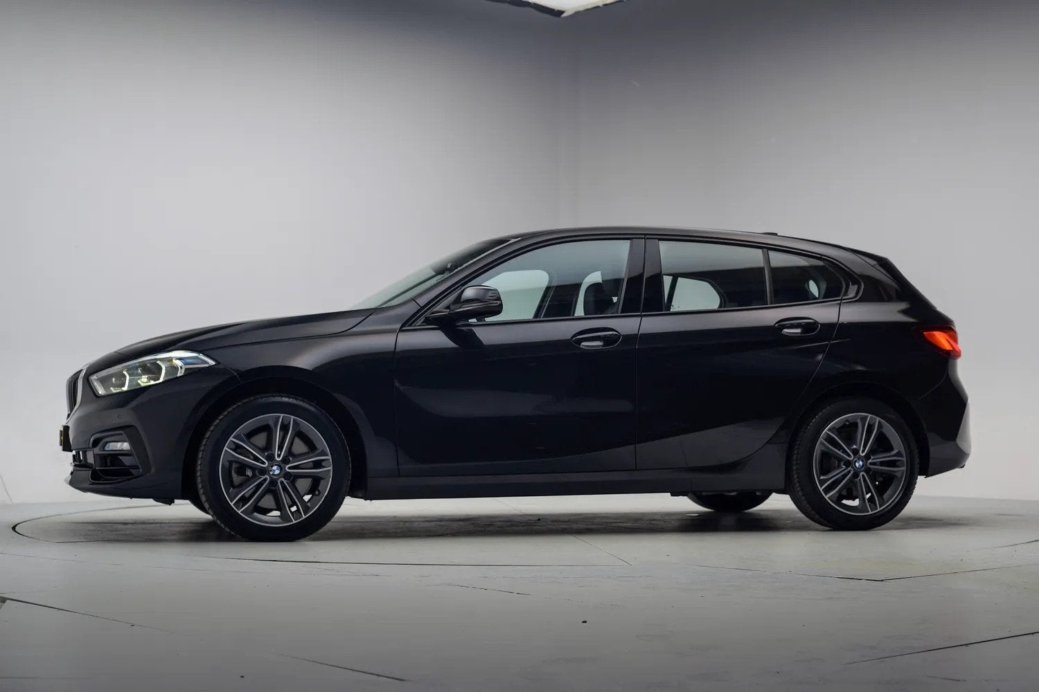 BMW 1-serie 120i 178pk Sport Line Business Plus Aut. [ LED N, 1998 cc, Gebruikt, 4 cilinders, Zwart