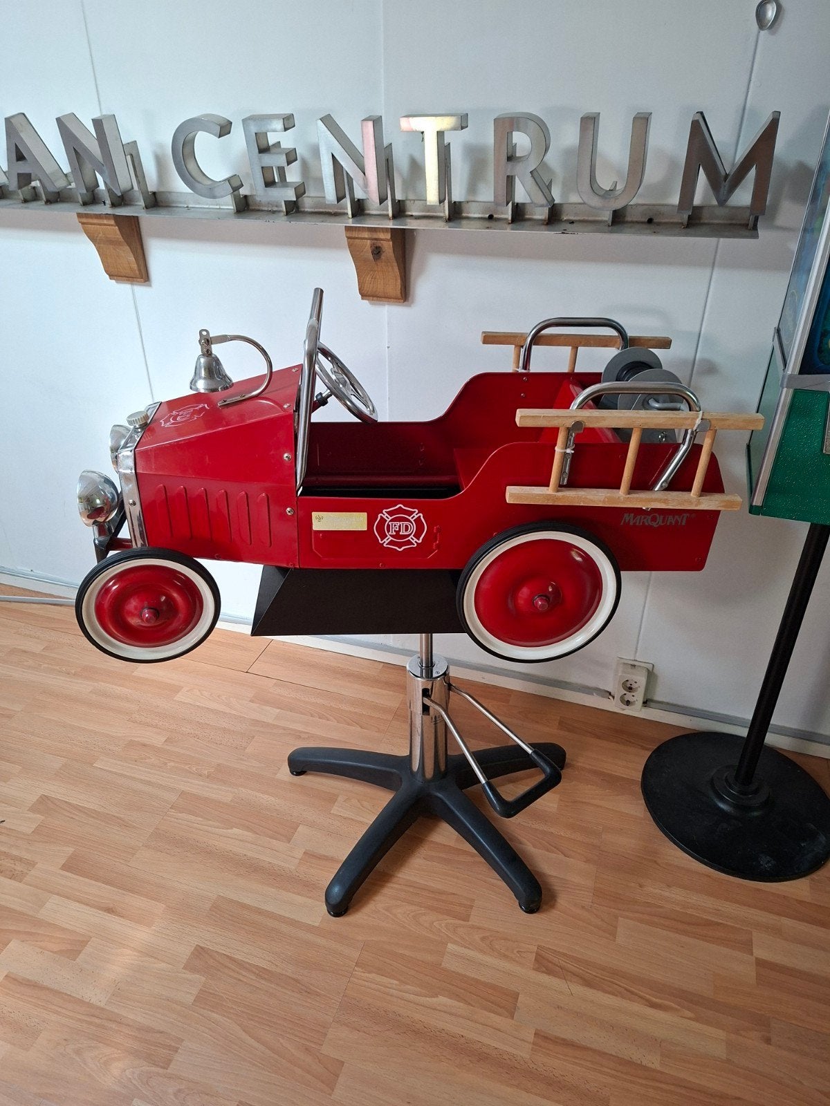 Vintage brandweerauto kappersstoel met hydraulische pomp, Ophalen