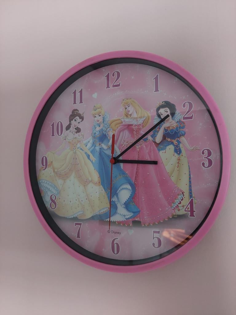 Disney prinsessen klok, Belle Assepoester Doornroosje Sneeuw, Ophalen of Verzenden, Zo goed als nieuw, Analoog, Wandklok