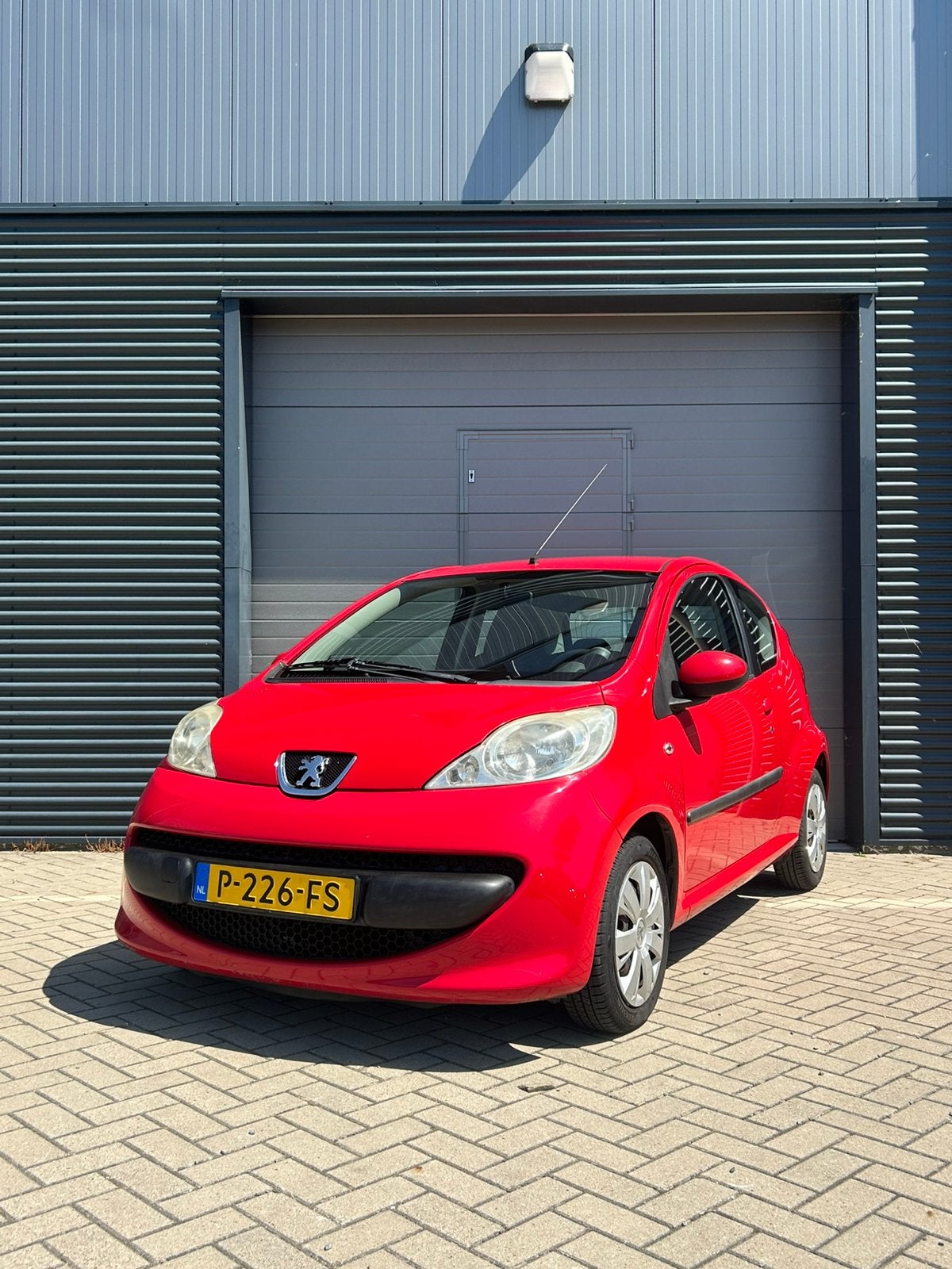 Peugeot 107 1.0 rood | airco | apk | lage km | carplay, Auto's, Voorwielaandrijving, Stof, 68 pk, Bedrijf