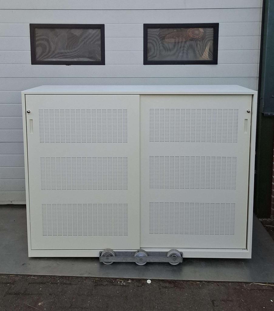 Geperforeerde design kast, Ophalen, Gebruikt, -, -