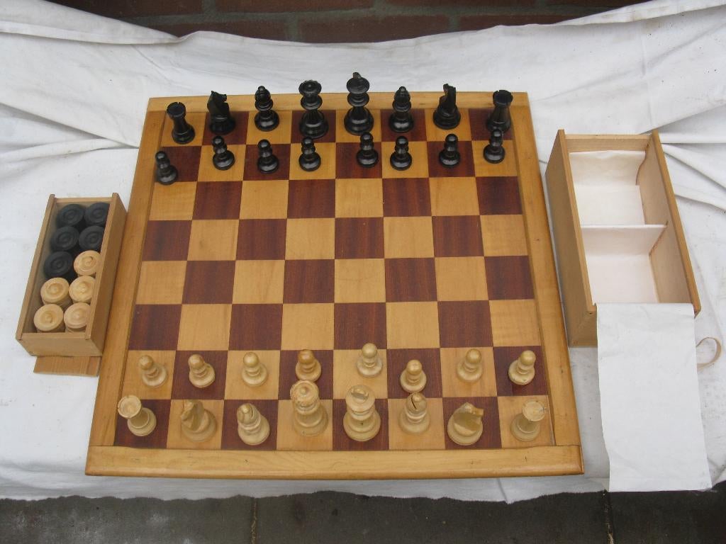 Schaakspel damspel met bord Staunton, Hobby en Vrije tijd, Een of twee spelers, Ophalen of Verzenden