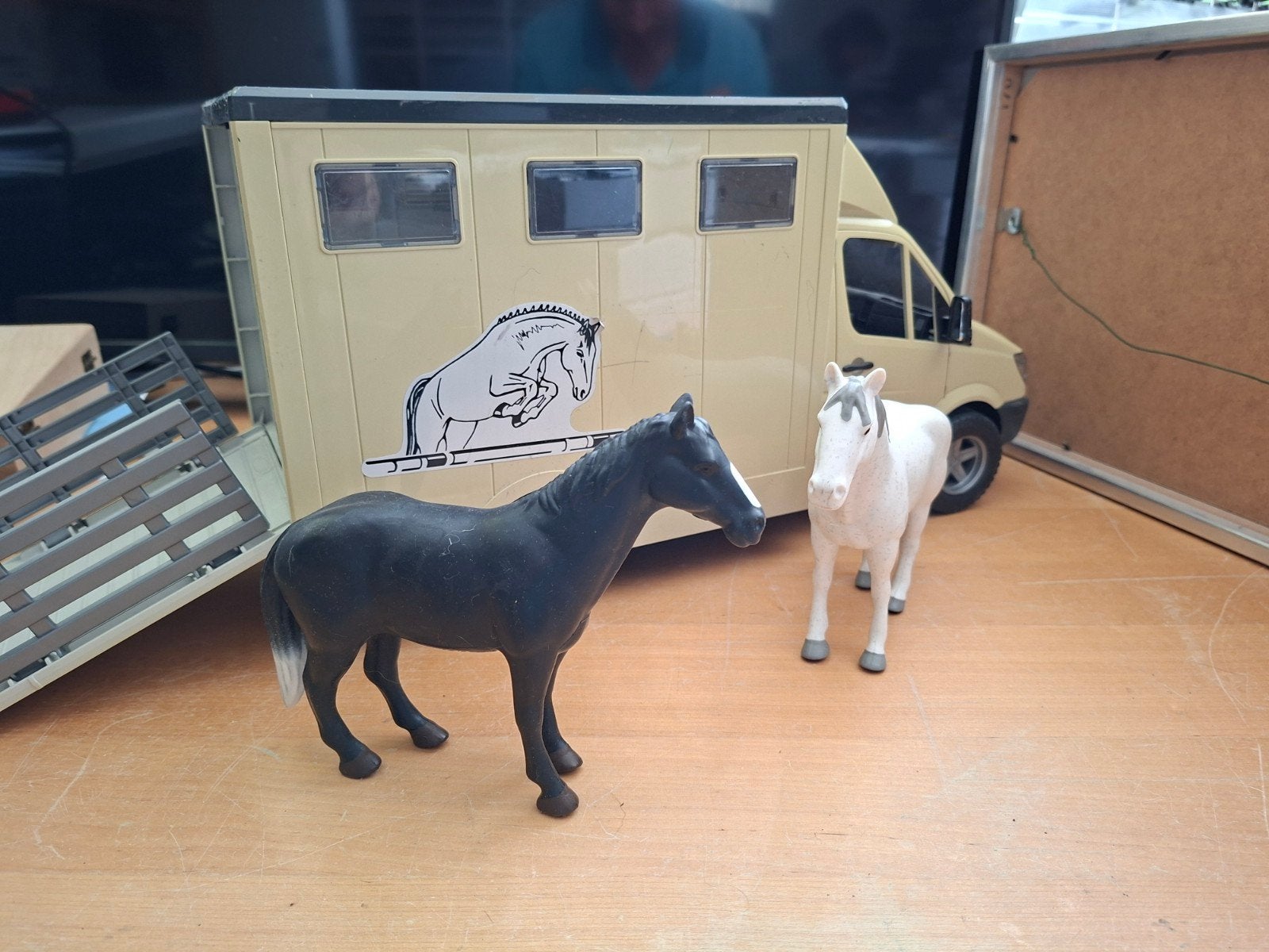 Bruder Paardentransportwagen met 2 paarden, Kinderen en Baby's, Ophalen of Verzenden, Gebruikt