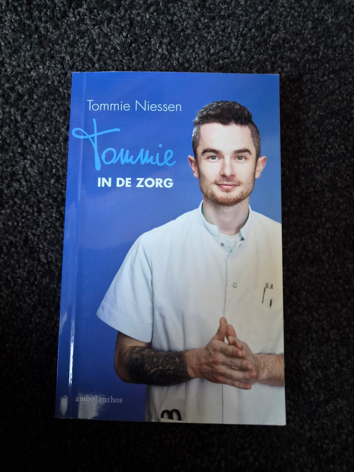 Tommie in de Zorg - Tommie Niessen, Ophalen of Verzenden, Nieuw, Overige typen, Tommie Niessen