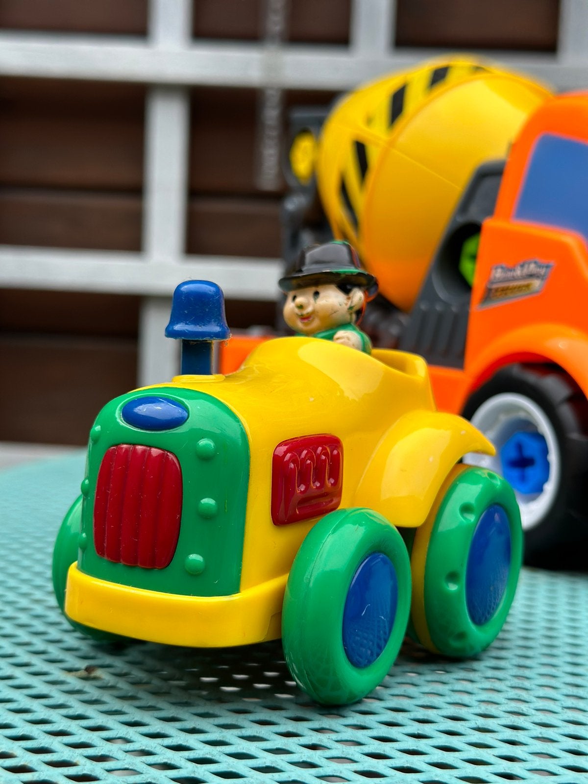 Speelgoedvoertuigen te koop – Politieauto, tractor, trein, Ophalen of Verzenden, Zo goed als nieuw
