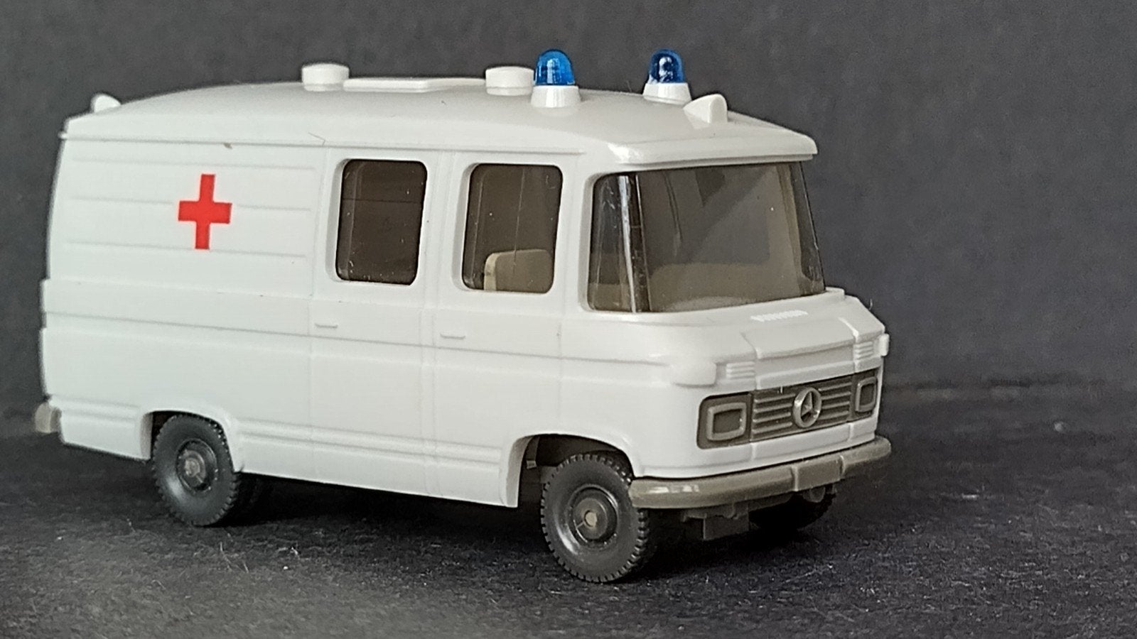 Mercedes Benz 406 ambulance 1;87 H0 Wiking Pol, Auto, Verzenden, Wiking, M