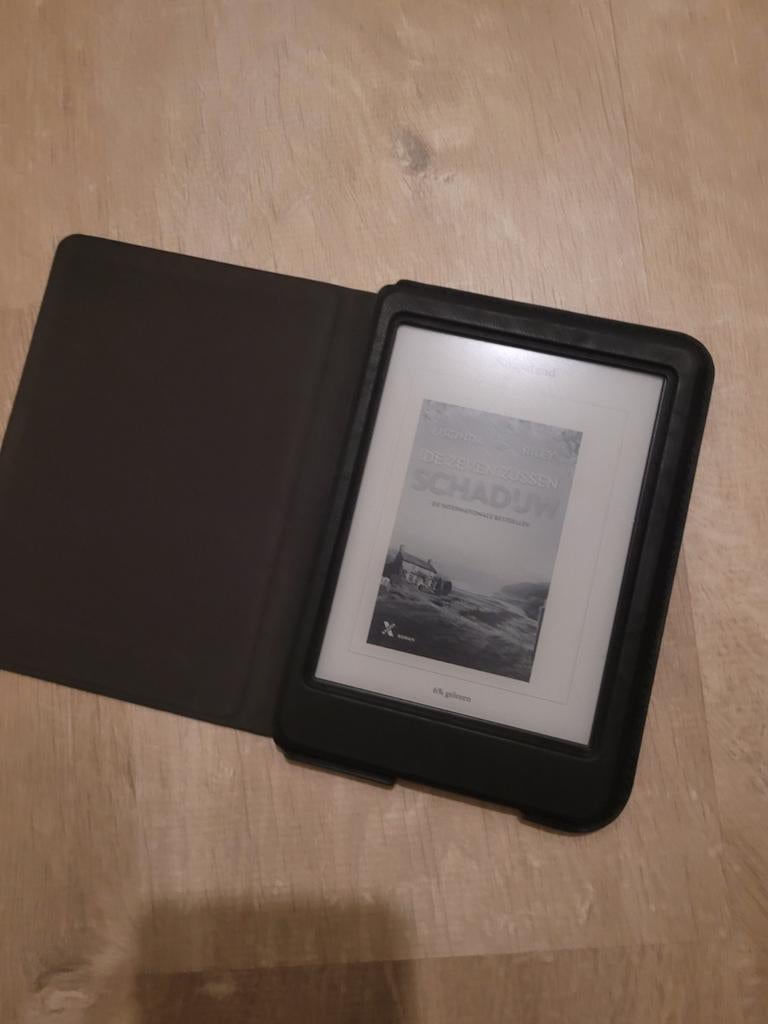 Kobo Clara HD E-reader + hoes, Computers en Software, E-readers, 8 GB, Bluetooth, 6 inch of minder, Ophalen of Verzenden
