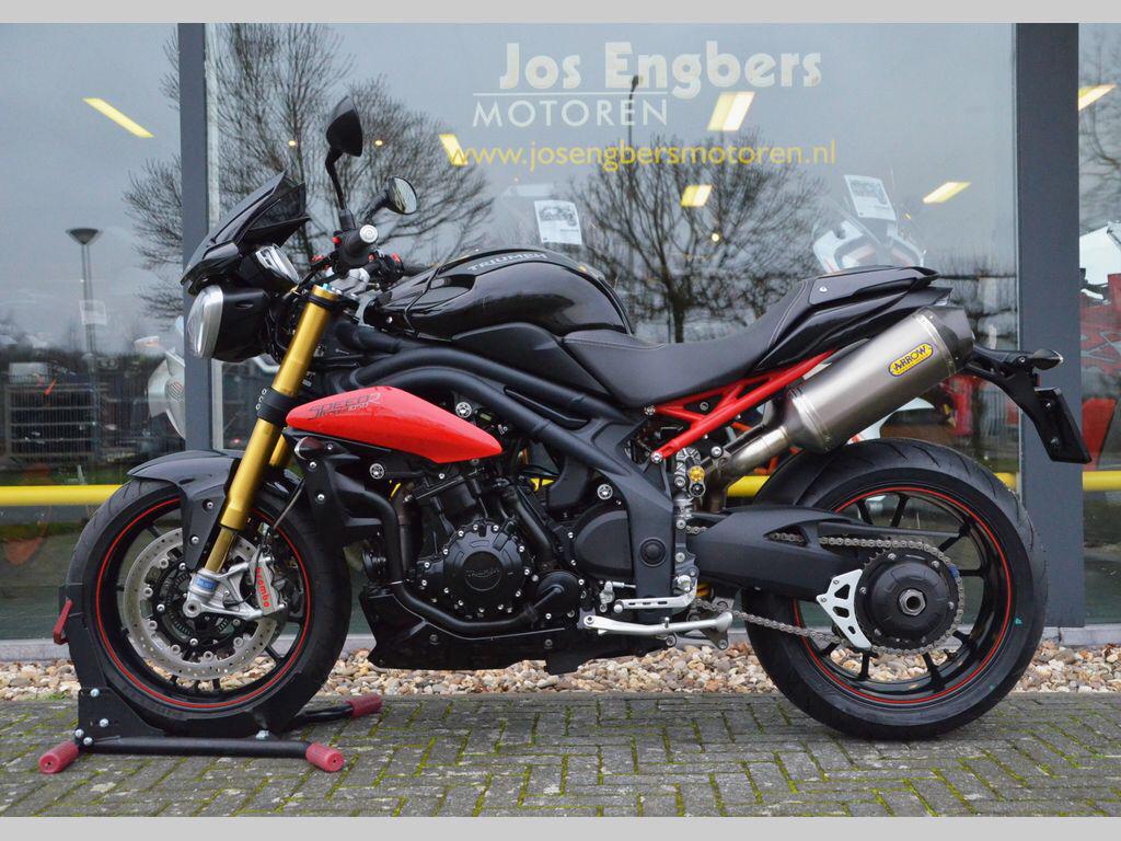 Triumph Speed Triple r bj 2015 -i.z.g.st Veel Carbon 23500km, Motoren, Motoren | Triumph, 3 cilinders, Particulier, 1050 cc, Sportuitlaat