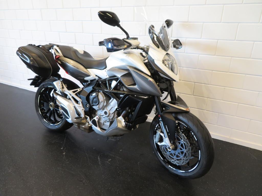 MV Agusta STRADALE 800 ABS RIVALE TOPSTAAT! (bj 2017), Bedrijf, Sport