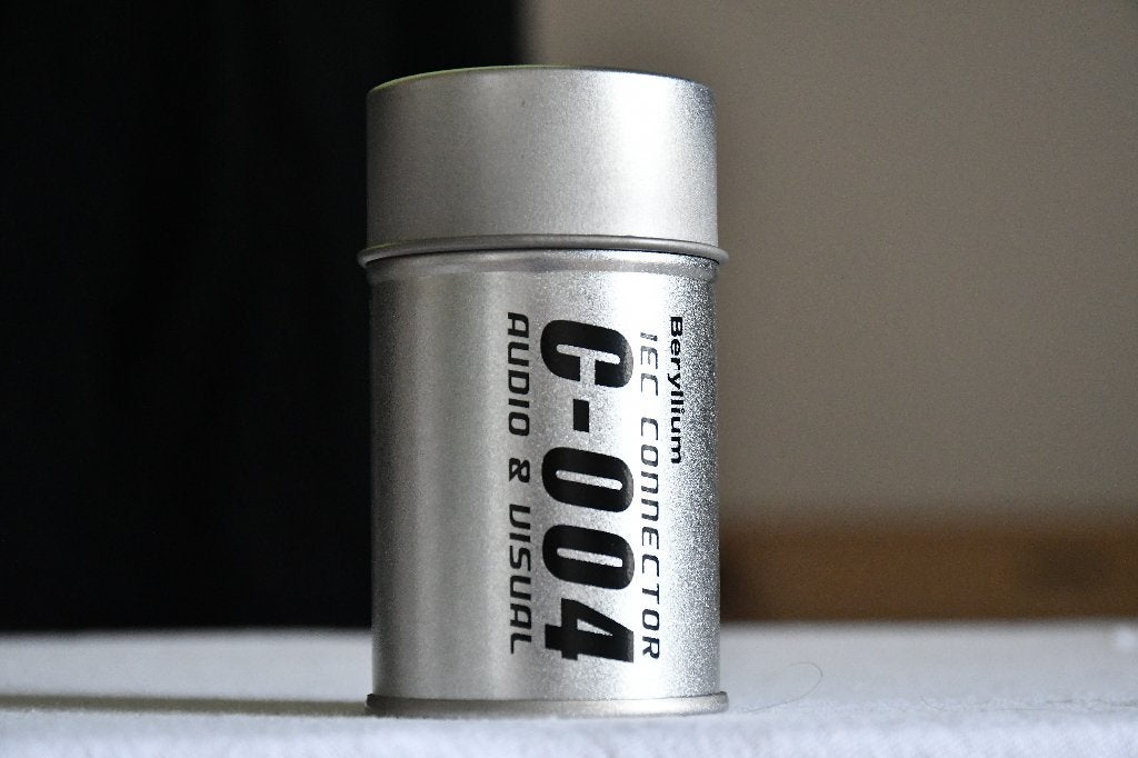 Oyaide C-004 IEC C15 connector, Ophalen of Verzenden, Nieuw, Minder dan 2 meter, Overige kabels