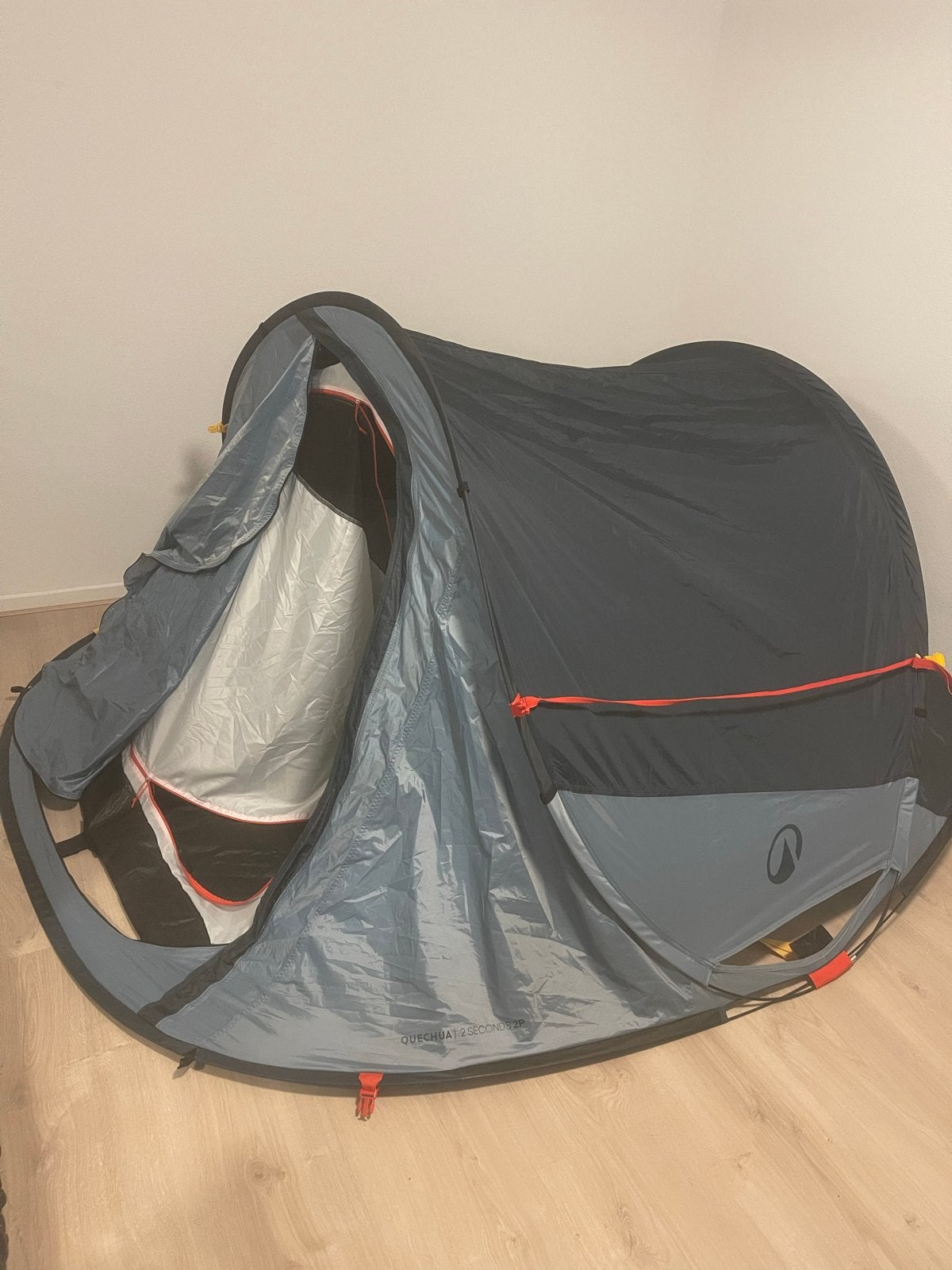 Quechua 2 Seconds 2P Pop-up Tent - 1 keer gebruikt, Caravans en Kamperen, Tenten, Ophalen, Zo goed als nieuw, Tot en met 2