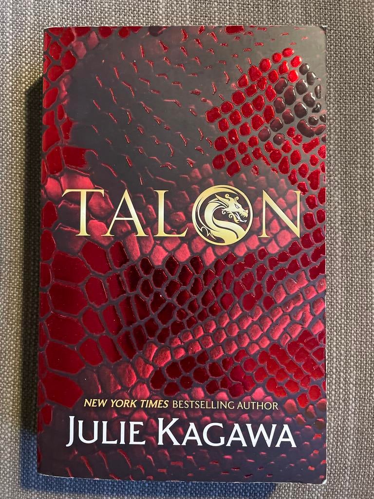 Talon - Julie Kagawa (Engels), Ophalen of Verzenden, Zo goed als nieuw