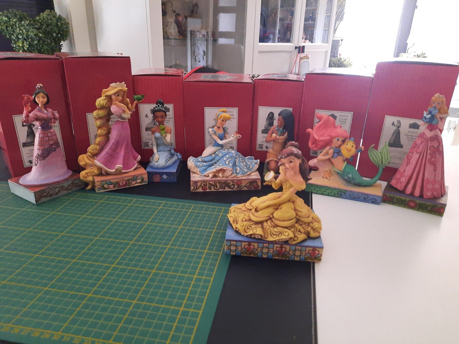 Disney traditions Prinsessen met accessoires serie, Ophalen of Verzenden, Assepoester of Belle, Zo goed als nieuw, Beeldje of Figuurtje