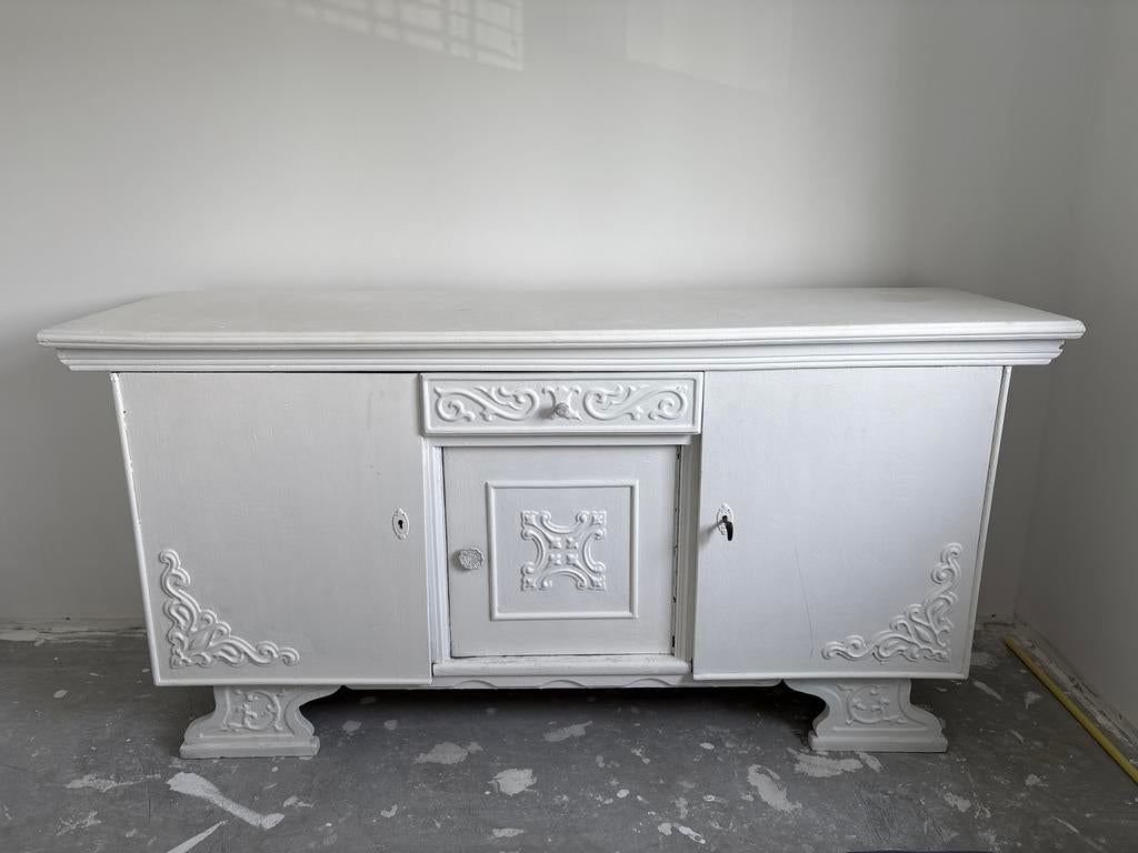Antiek wit dressoir met sierlijke details - gratis afhalen, Huis en Inrichting, Ophalen, Gebruikt, 25 tot 50 cm