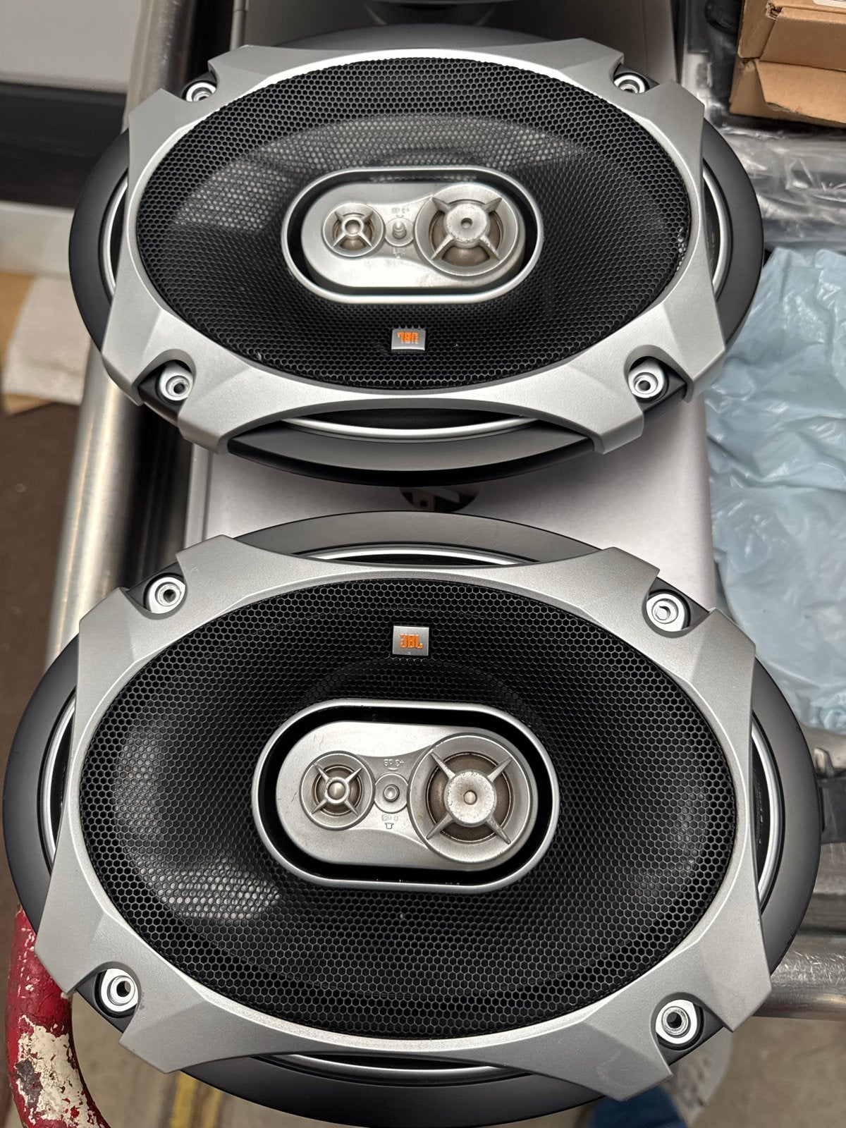 JBL speakers - licht beschadigd, Auto diversen, Ophalen, Gebruikt
