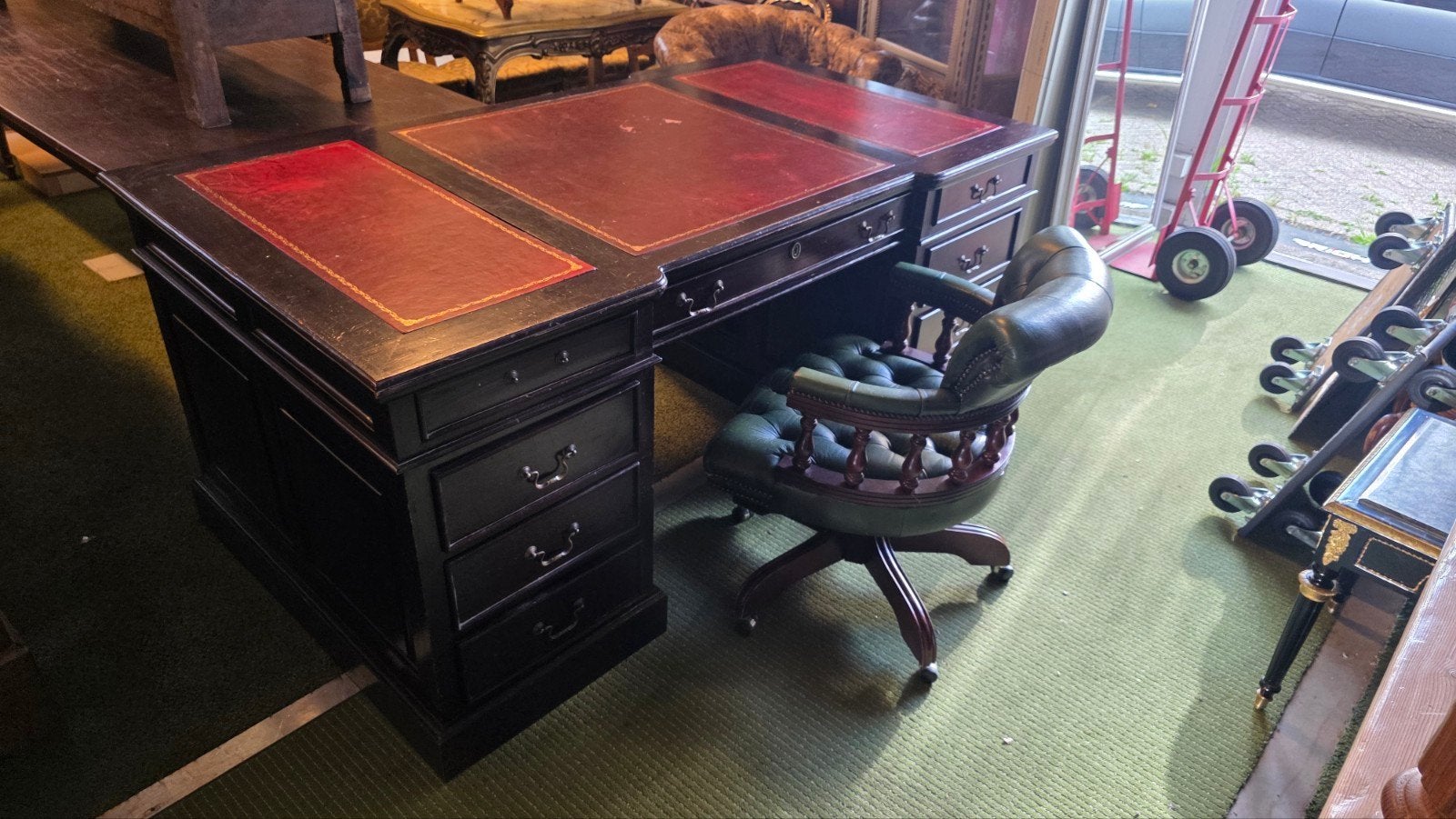 Mahonie  Chesterfield bureau met stoel, Ophalen