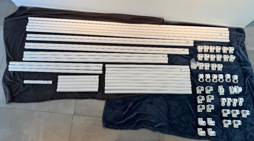 Partij witte steigerbuizen en koppelingen, Ophalen, Zo goed als nieuw, 250 mm of meer, Overige typen