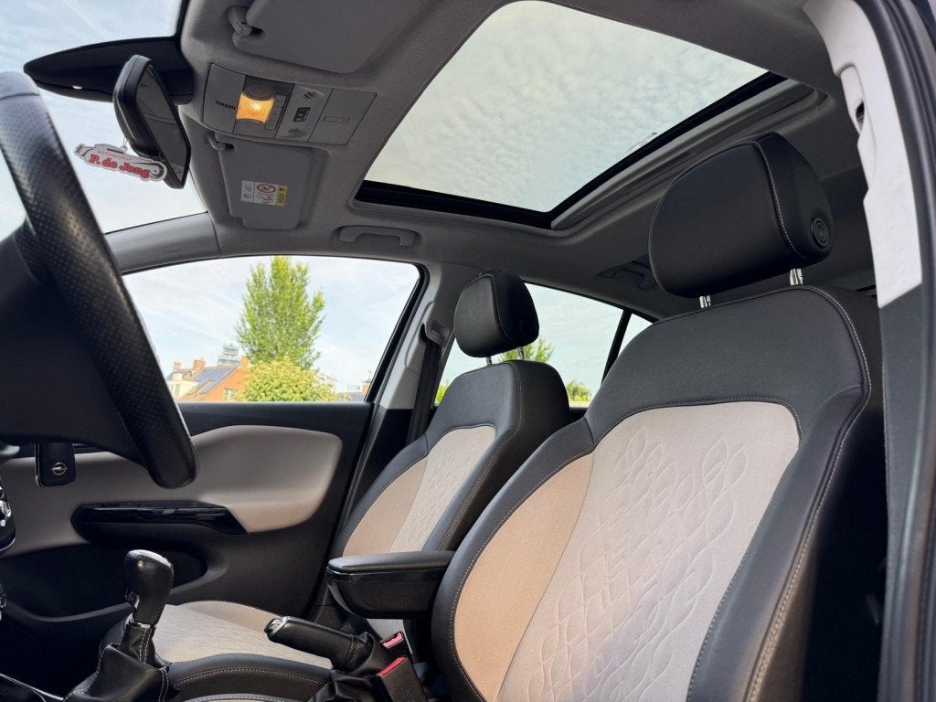 Opel CORSA 1.0 TURBO OPC-line Panoramadak Trekhaak Stoelverw, Auto's, Opel, Voorwielaandrijving, Origineel Nederlands, Handgeschakeld