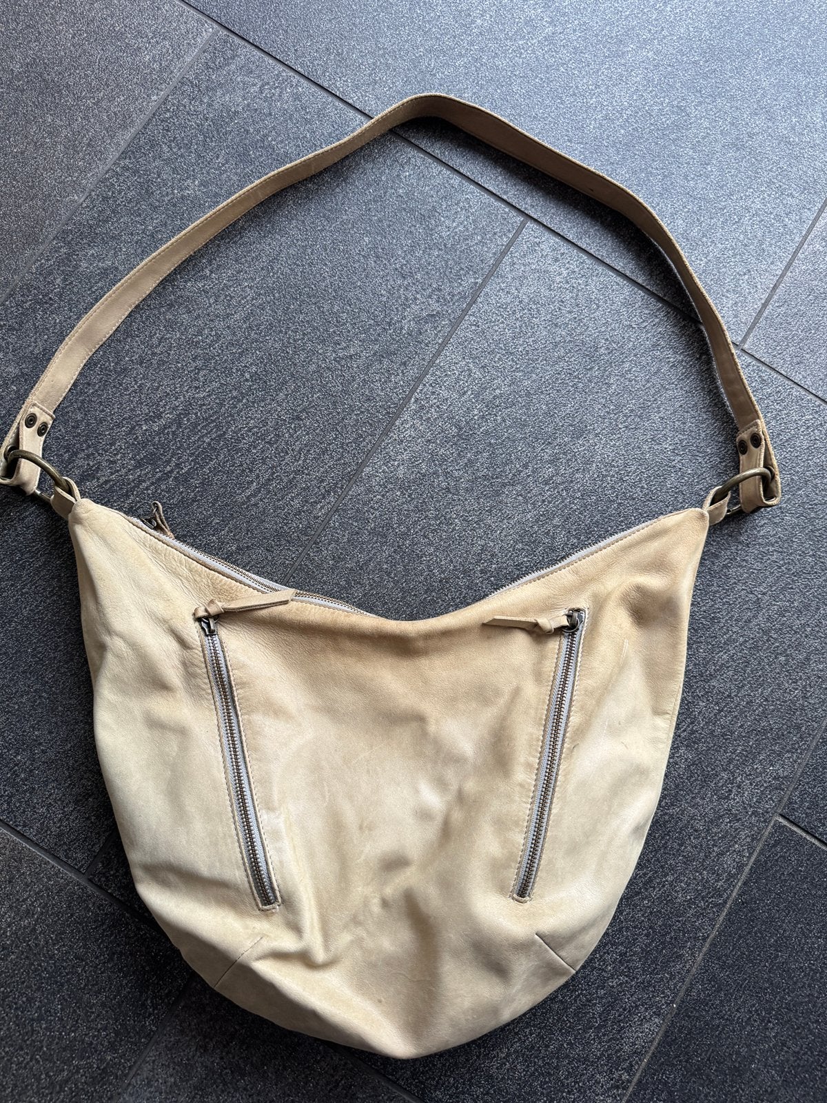 Vintage beige echt lederen slouchy hobo schouder tas, Vintage, Vintage, Ophalen of Verzenden, Zo goed als nieuw