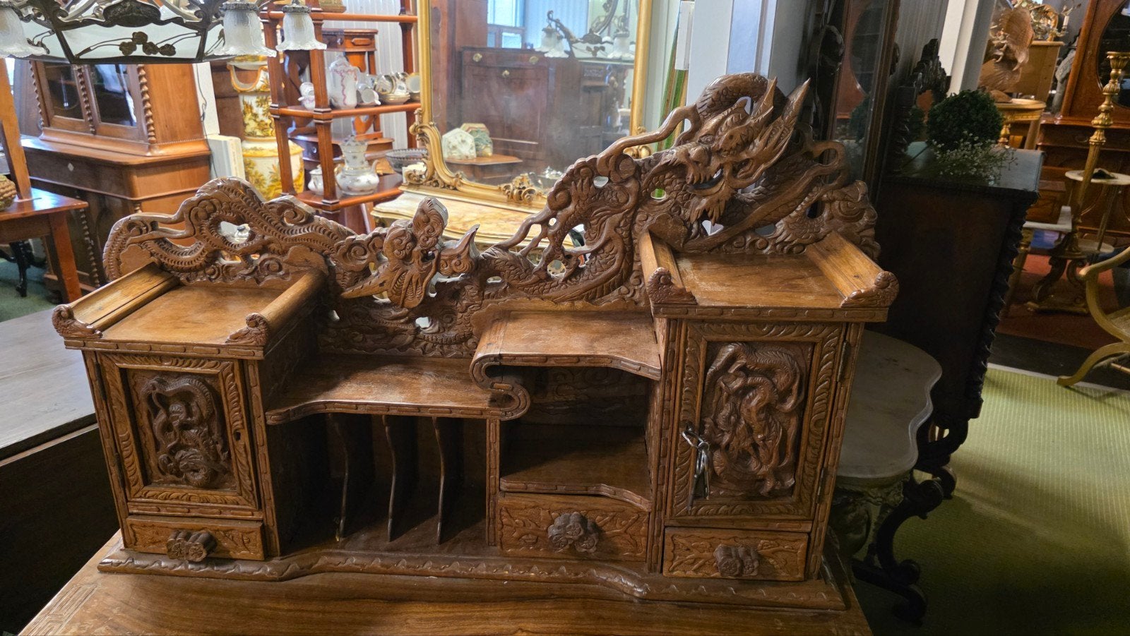 Rijk bewerkt Chinees bureau met stoel, Ophalen