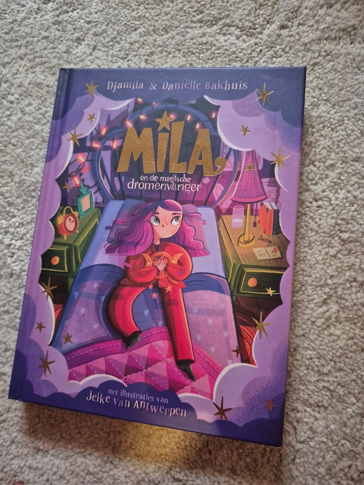 Mila en de magische dromenvanger - Djamila & Daniëlle, 5 of 6 jaar, Ophalen of Verzenden, Zo goed als nieuw, Voorleesboek