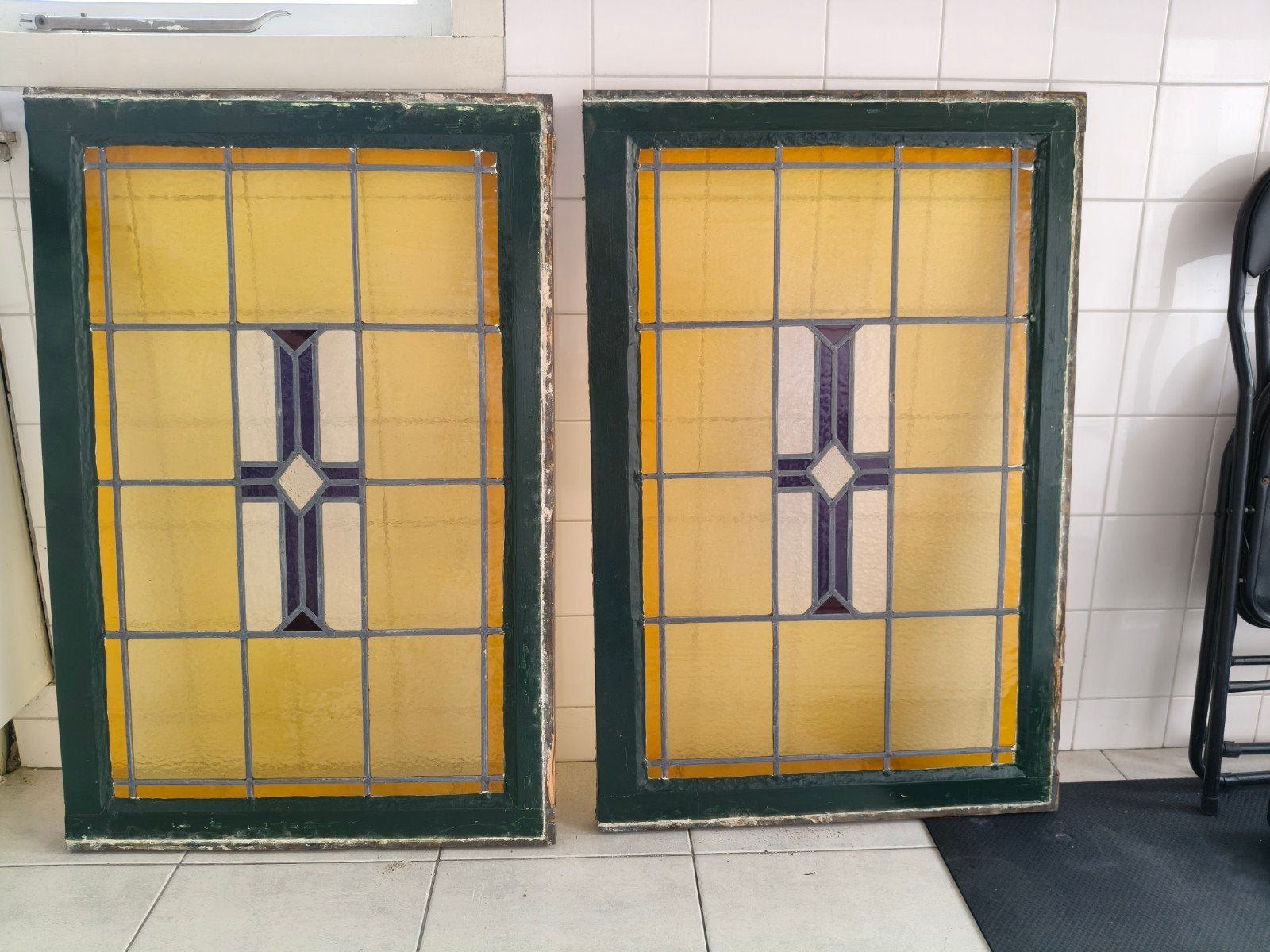 3 Originele voor oorlogse glas in lood ramen, Ophalen