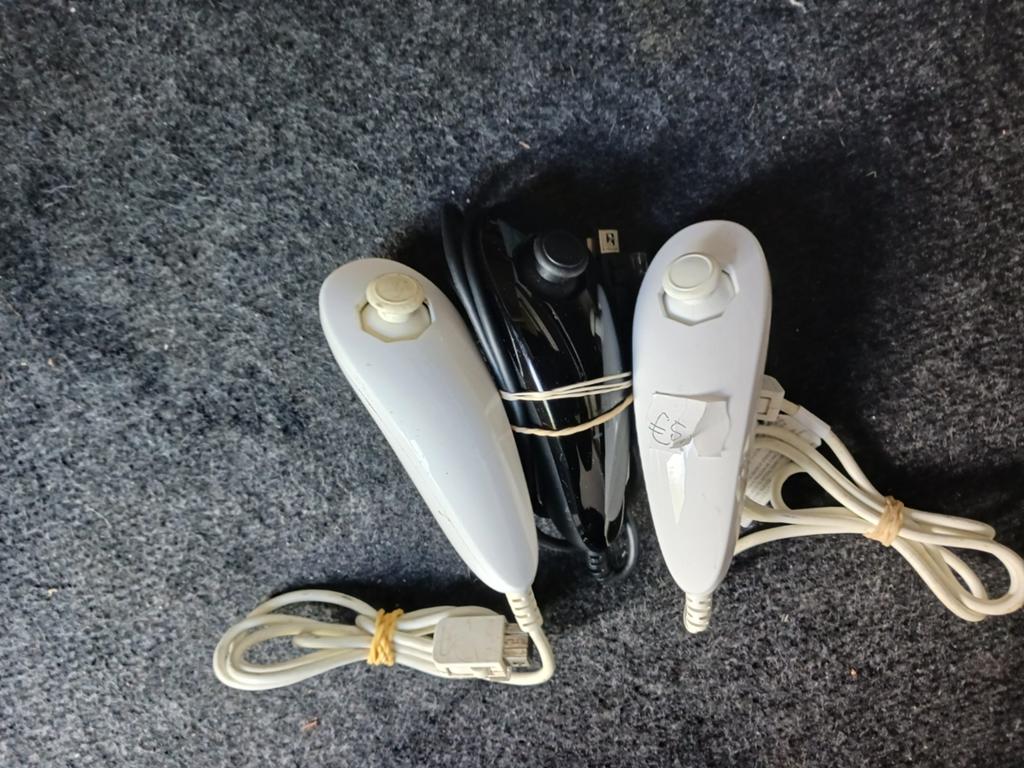 Nintendo wii originele nunchucks € 4 per stuk, Ophalen of Verzenden, Gebruikt