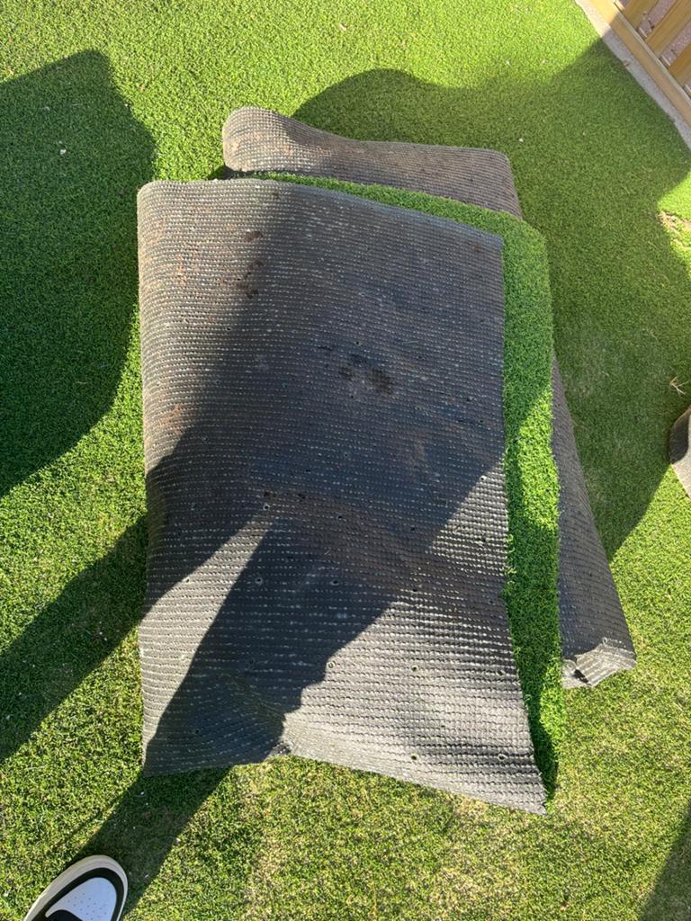 Gratis kunst gras meedere grote stukken, Ophalen, Zo goed als nieuw, Minder dan 10 m²