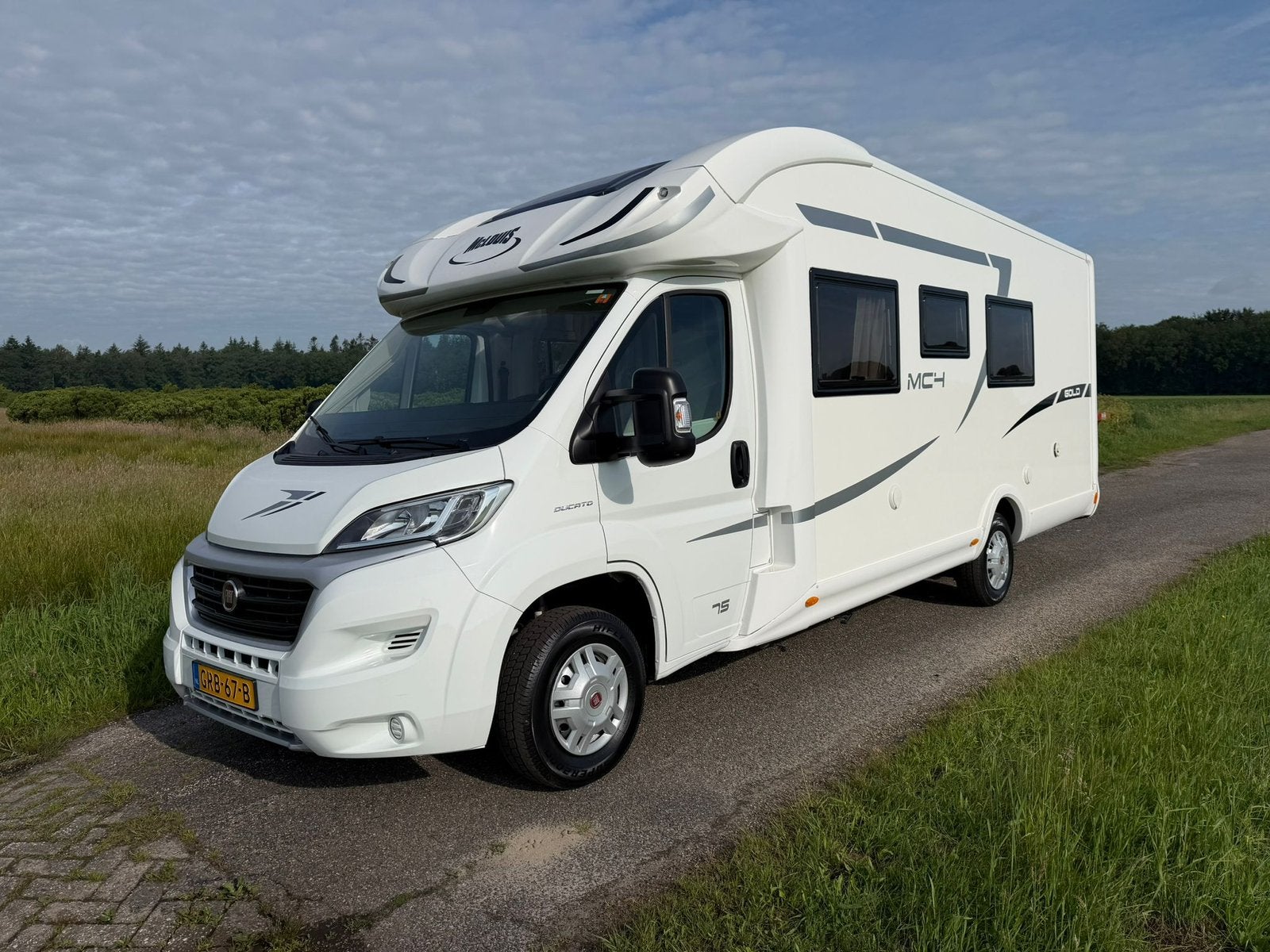 MCLouis MC 4-75 Hefbed  Airco Enkel bedden  Cruise KM 42053, Caravans en Kamperen, Campers, Ringverwarming, Fiat, Luifel, Afzuigkap