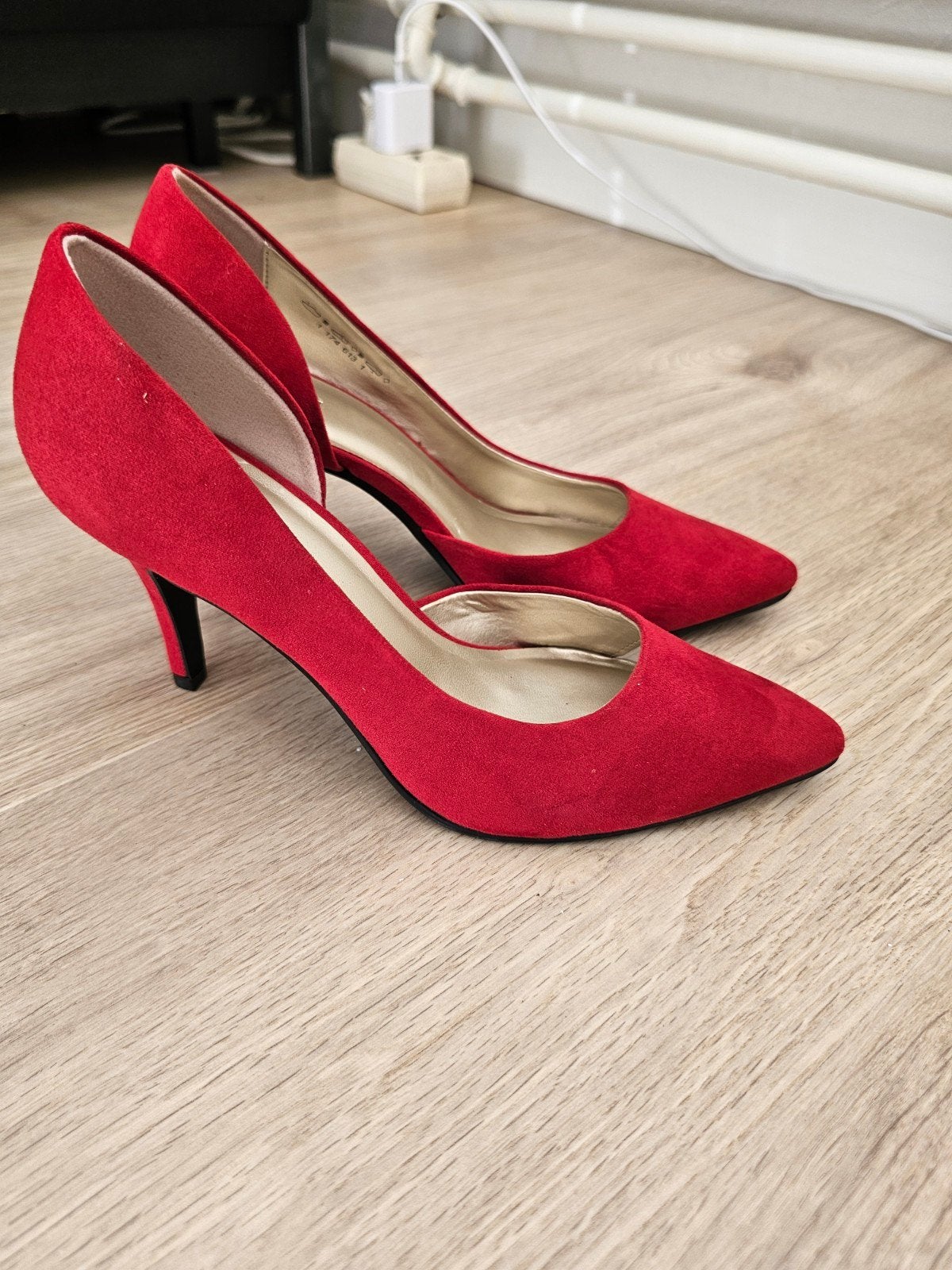 Pumps, Ophalen of Verzenden, Nieuw, Rood