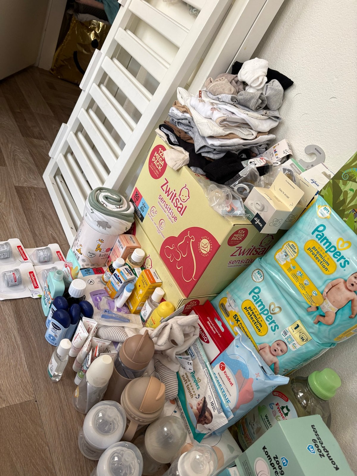Grote baby uitzet pakket met bedje (rand beschadigd), Ophalen, Gebruikt