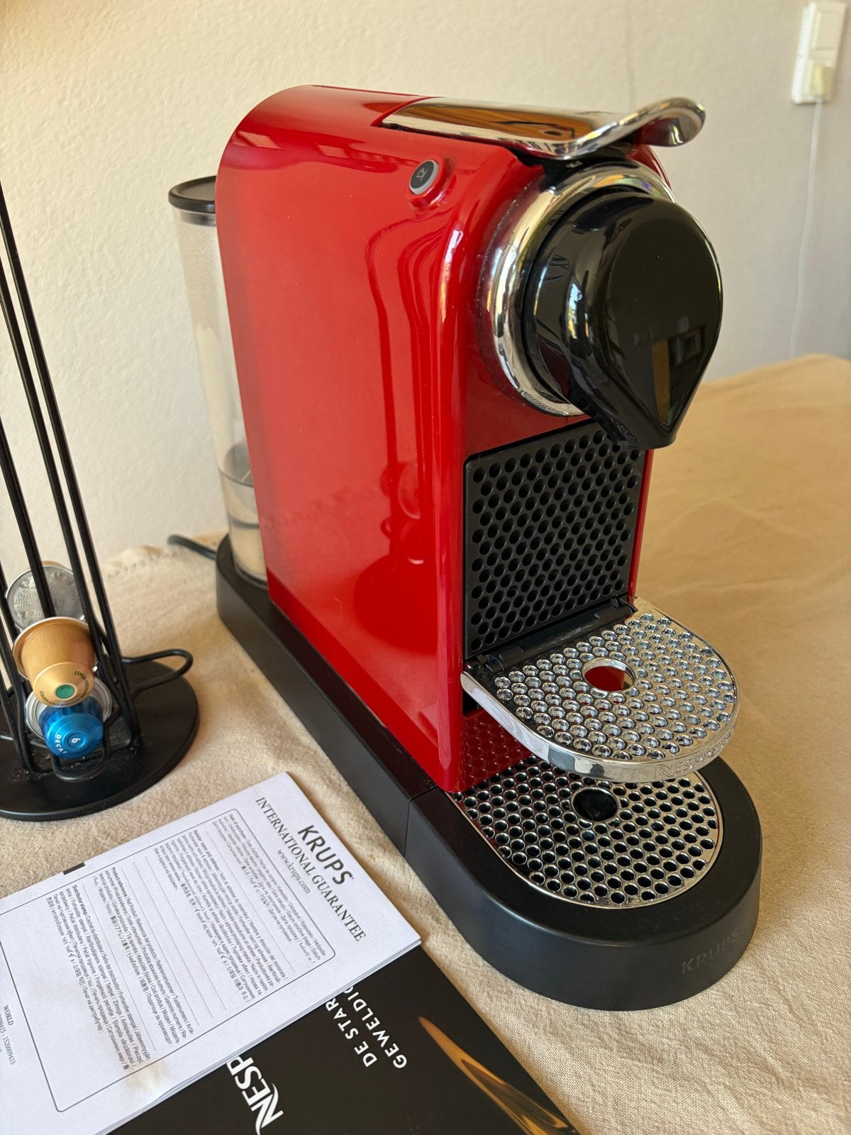 Krups Nespresso Citiz koffiezetapparaat rood, Gebruikt, Espresso apparaat, Ophalen of Verzenden, 1 kopje