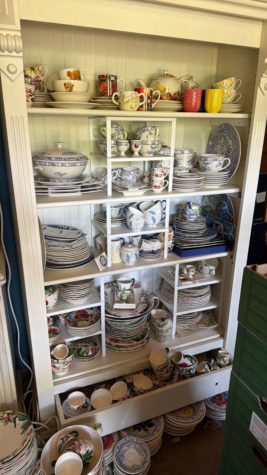 Foto 2 van Wedgwood, Gien, Brookshire SCHUURVERKOOP OP NIVEAU 2026